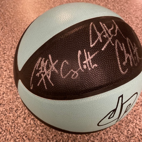 Dude Perfect signed Basketball (2022) - Picture 4 of 4